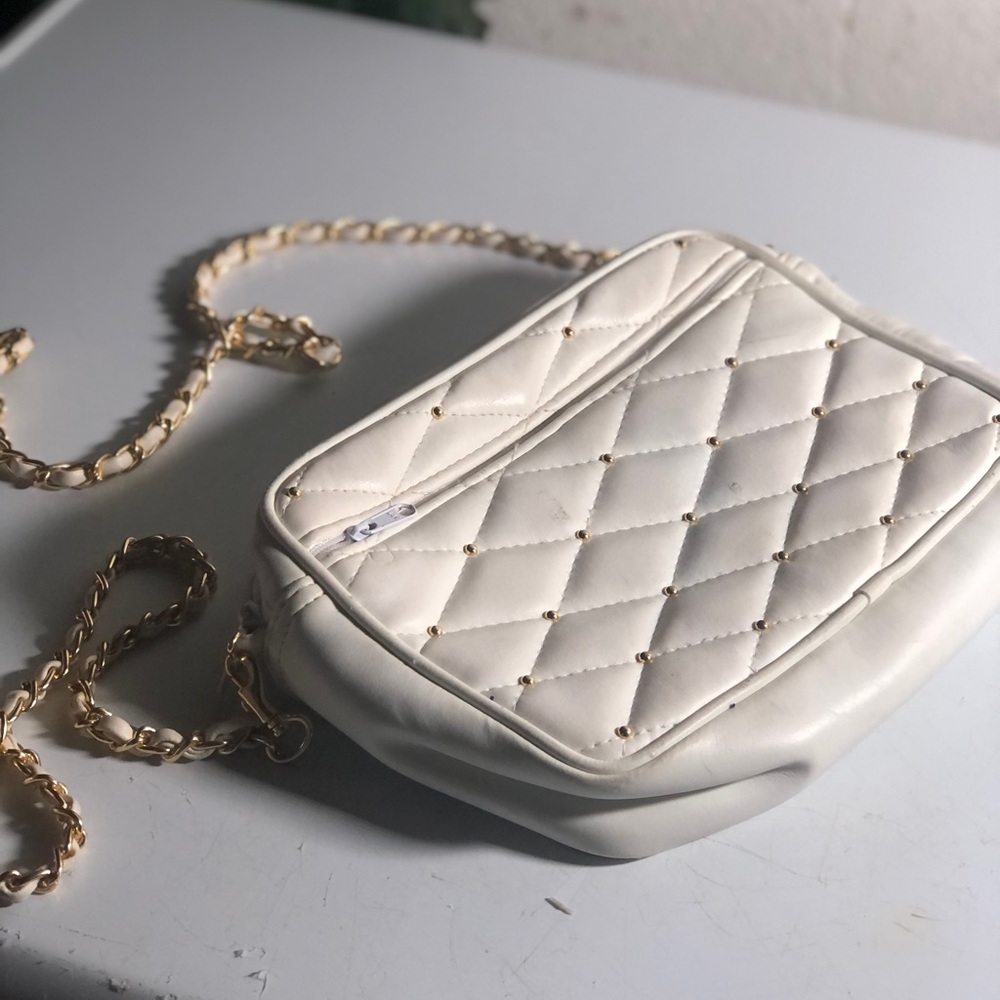 Elegant White Quilted Chain Bag - Picture 2 of 5